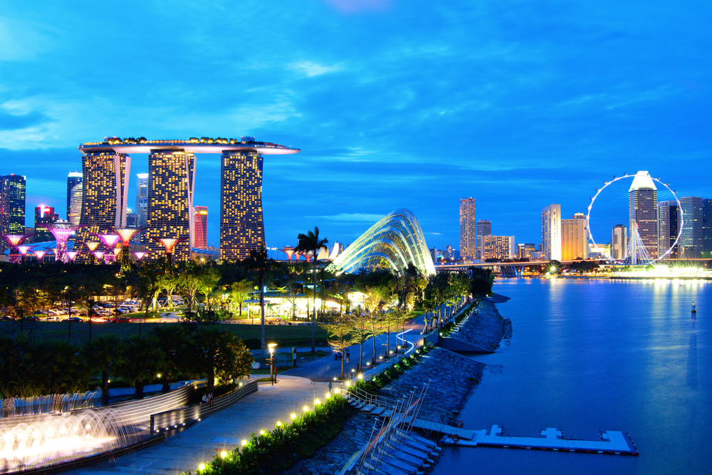 Singapore skyline at night-1